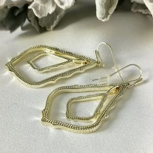 ABSOLUTELY GORGEOUS TO WEAR WITH YOUR SEASON OUTFITS
